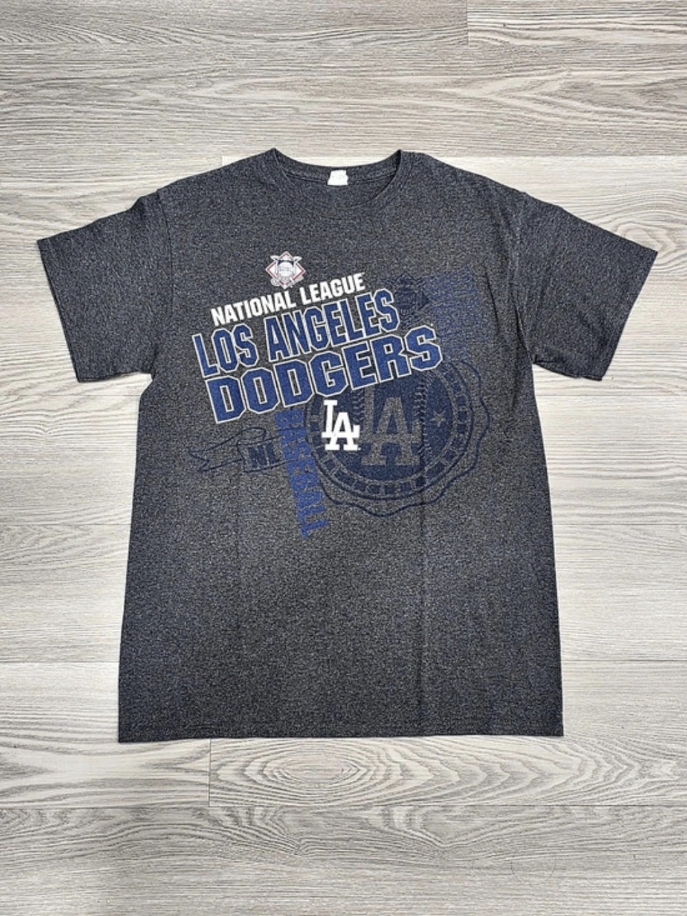 Delta Los Angeles Dodgers National League graphic tee Graphic Tee in Gray & Blue
